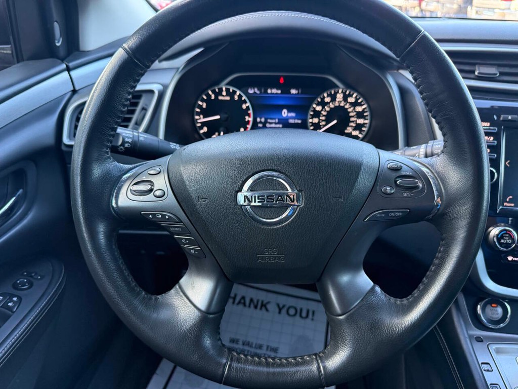 Nissan Murano Vehicle Full-screen Gallery Image 22