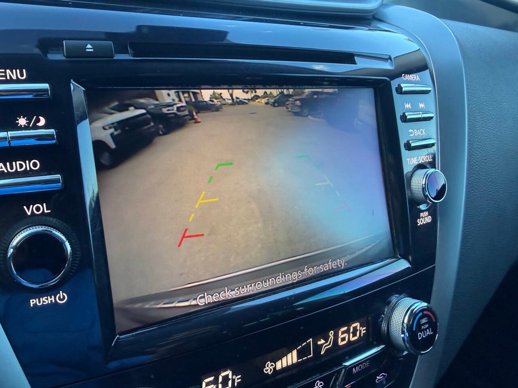 Nissan Murano Vehicle Full-screen Gallery Image 25