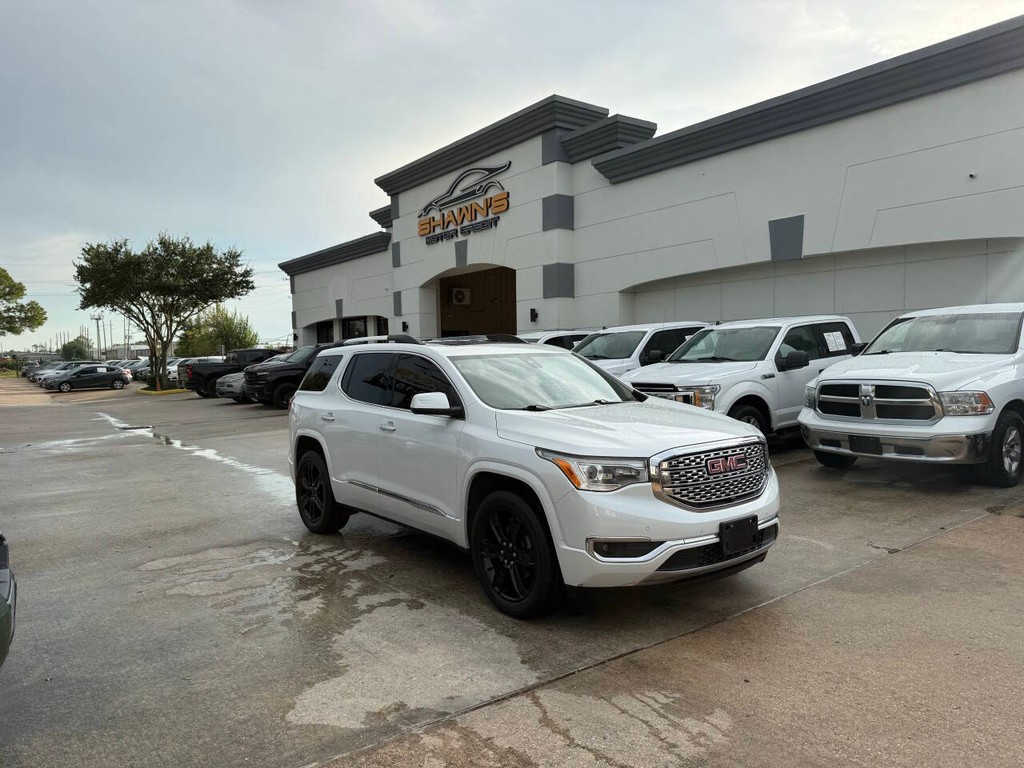 GMC Acadia Vehicle Full-screen Gallery Image 02