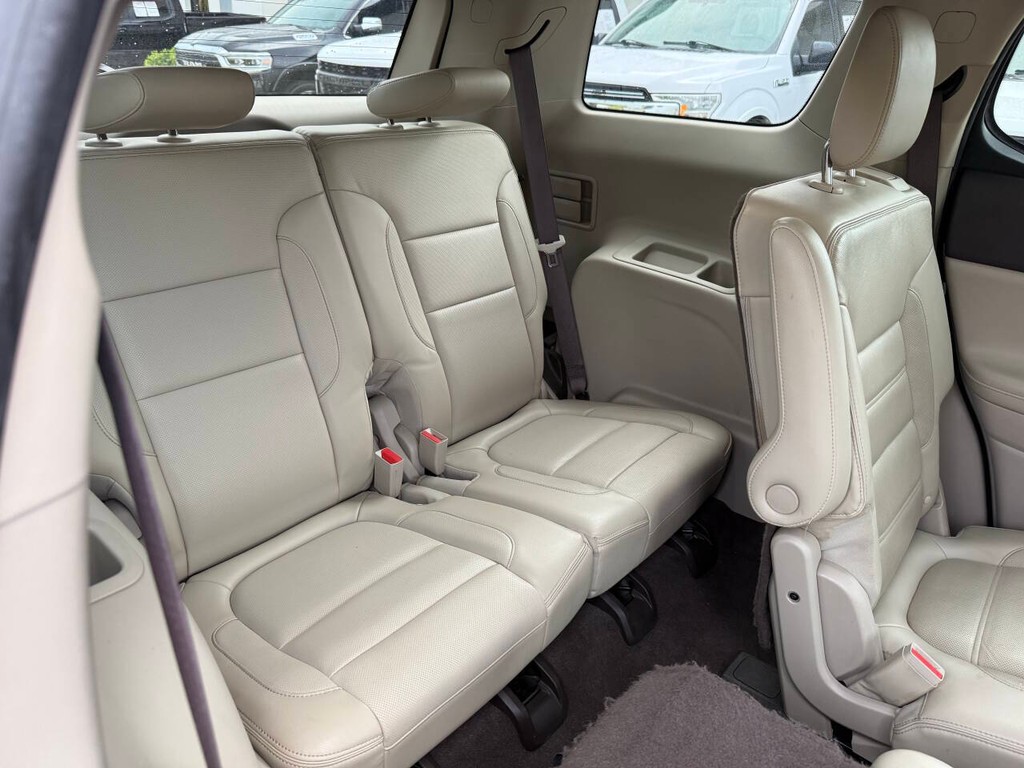 GMC Acadia Vehicle Full-screen Gallery Image 17