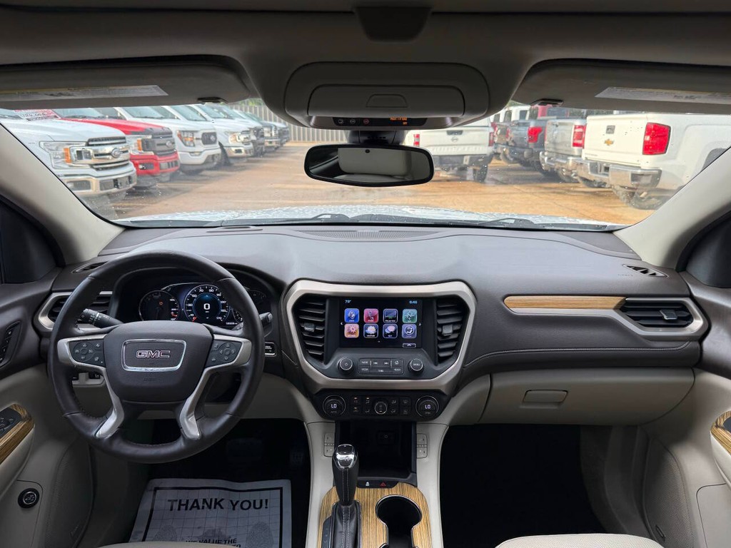 GMC Acadia Vehicle Full-screen Gallery Image 19