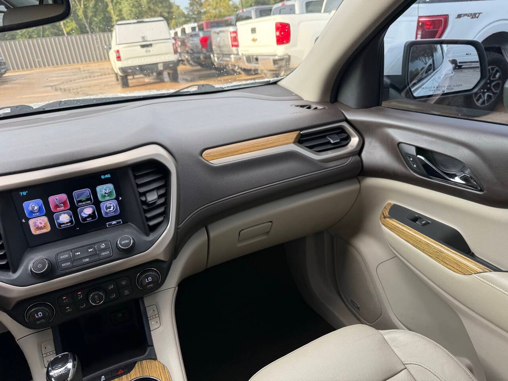GMC Acadia Vehicle Full-screen Gallery Image 22