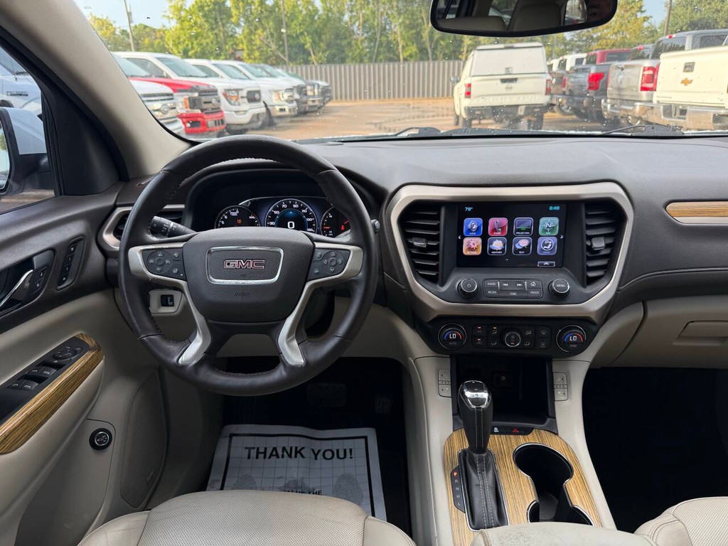 GMC Acadia Vehicle Full-screen Gallery Image 23