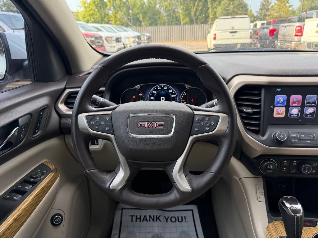 GMC Acadia Vehicle Full-screen Gallery Image 24