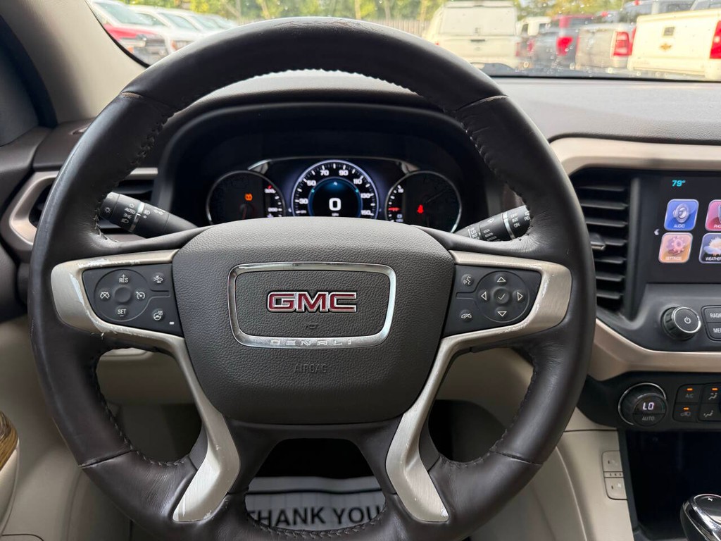 GMC Acadia Vehicle Full-screen Gallery Image 25
