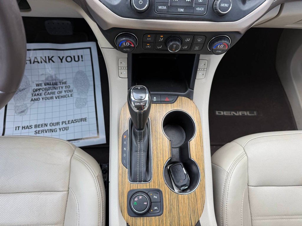 GMC Acadia Vehicle Full-screen Gallery Image 32
