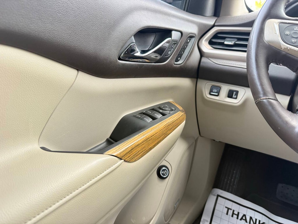 GMC Acadia Vehicle Full-screen Gallery Image 33