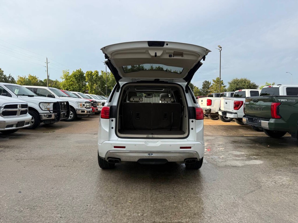 GMC Acadia Vehicle Full-screen Gallery Image 39