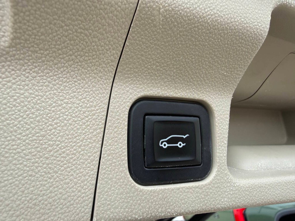 GMC Acadia Vehicle Full-screen Gallery Image 41
