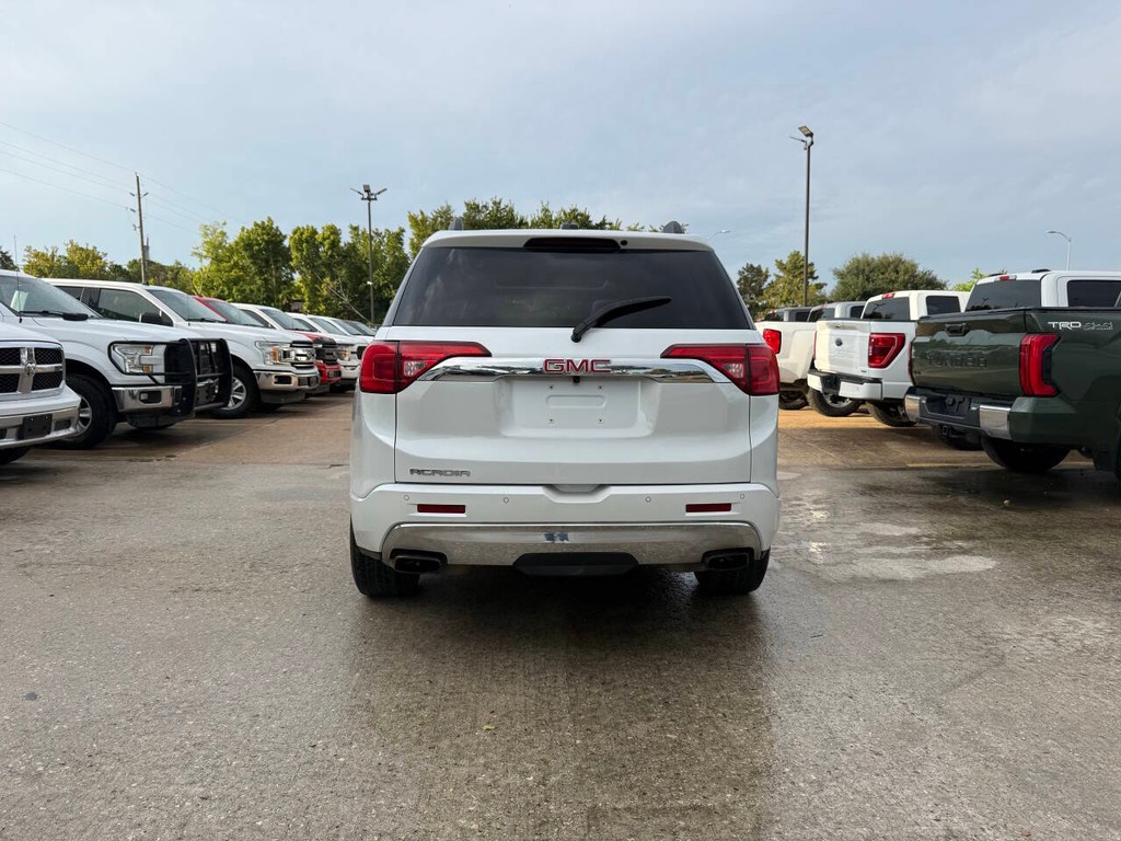 GMC Acadia Vehicle Full-screen Gallery Image 42