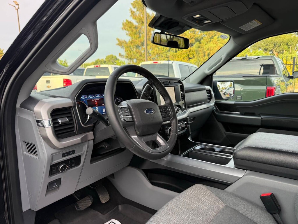 Ford F-150 Vehicle Full-screen Gallery Image 06