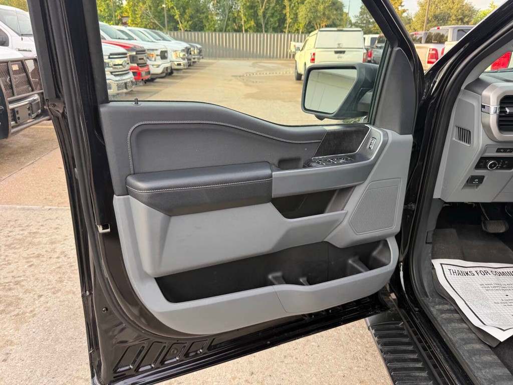 Ford F-150 Vehicle Full-screen Gallery Image 08