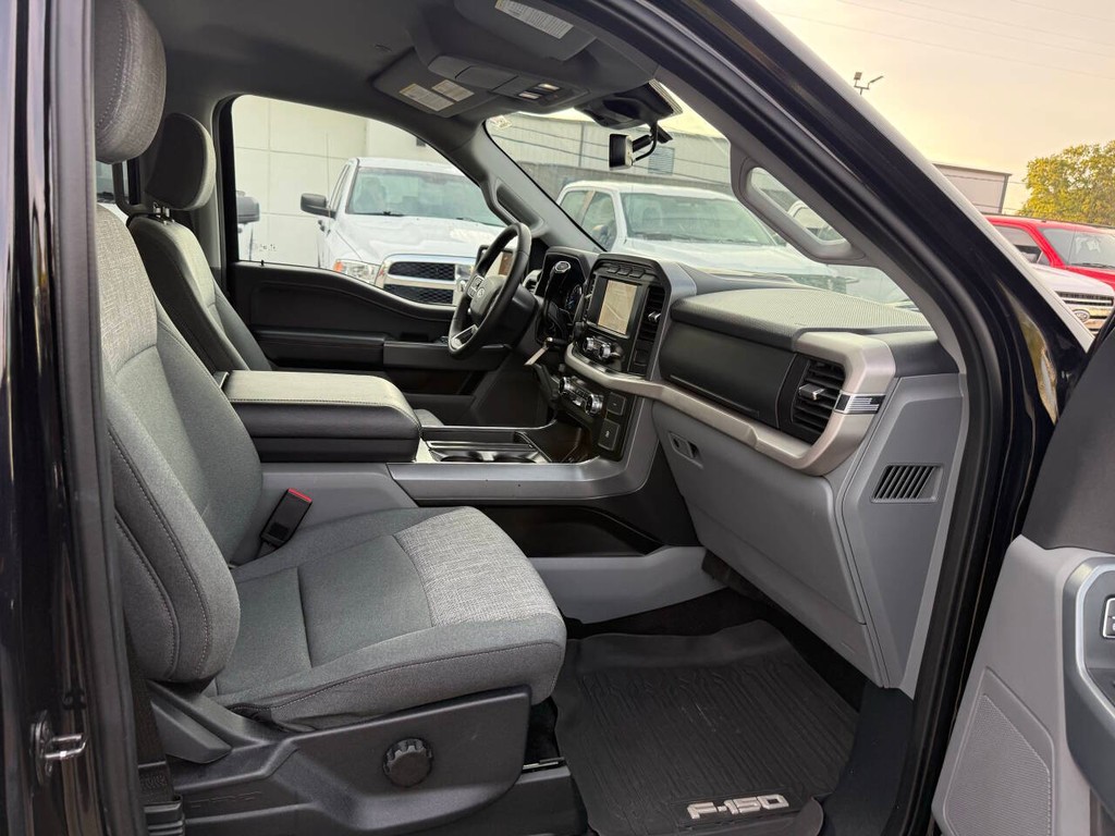 Ford F-150 Vehicle Full-screen Gallery Image 10