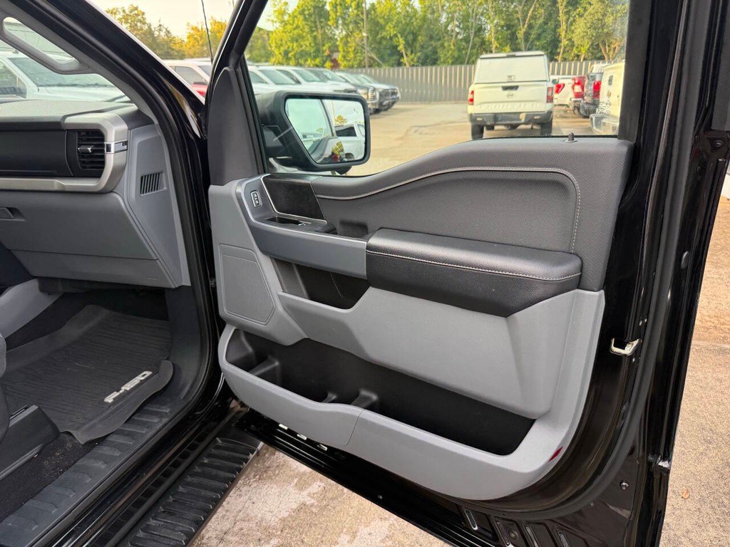 Ford F-150 Vehicle Full-screen Gallery Image 11
