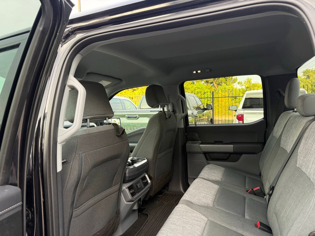 Ford F-150 Vehicle Full-screen Gallery Image 12