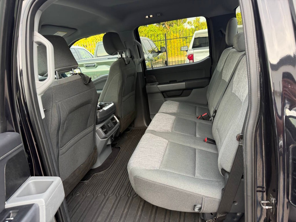 Ford F-150 Vehicle Full-screen Gallery Image 13