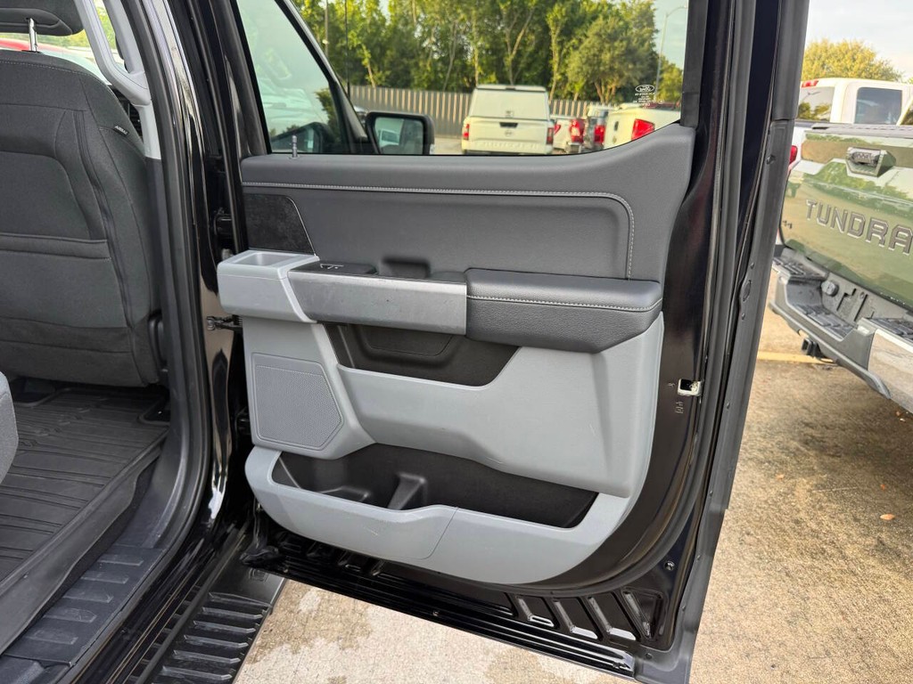 Ford F-150 Vehicle Full-screen Gallery Image 16