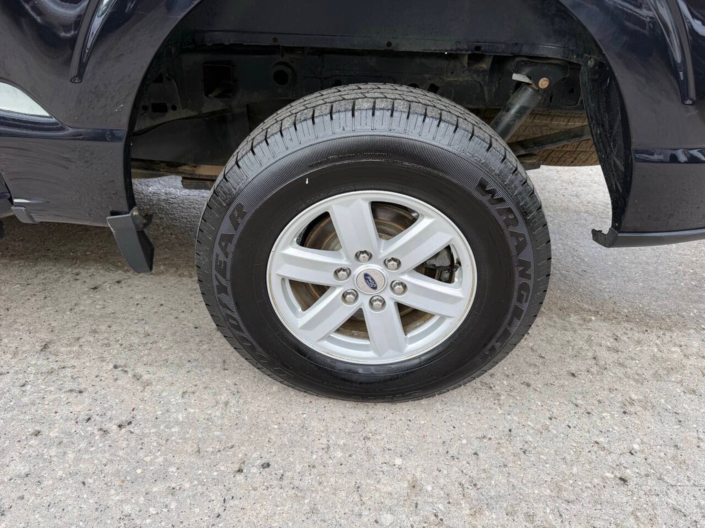 Ford F-150 Vehicle Full-screen Gallery Image 34