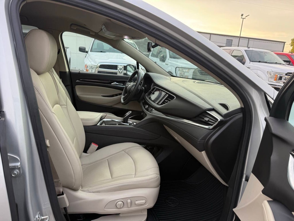 Buick Enclave Vehicle Full-screen Gallery Image 10