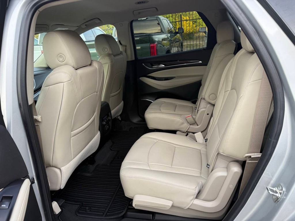Buick Enclave Vehicle Full-screen Gallery Image 13
