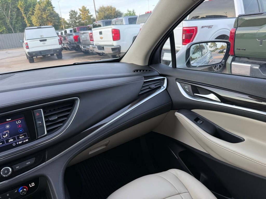Buick Enclave Vehicle Full-screen Gallery Image 22