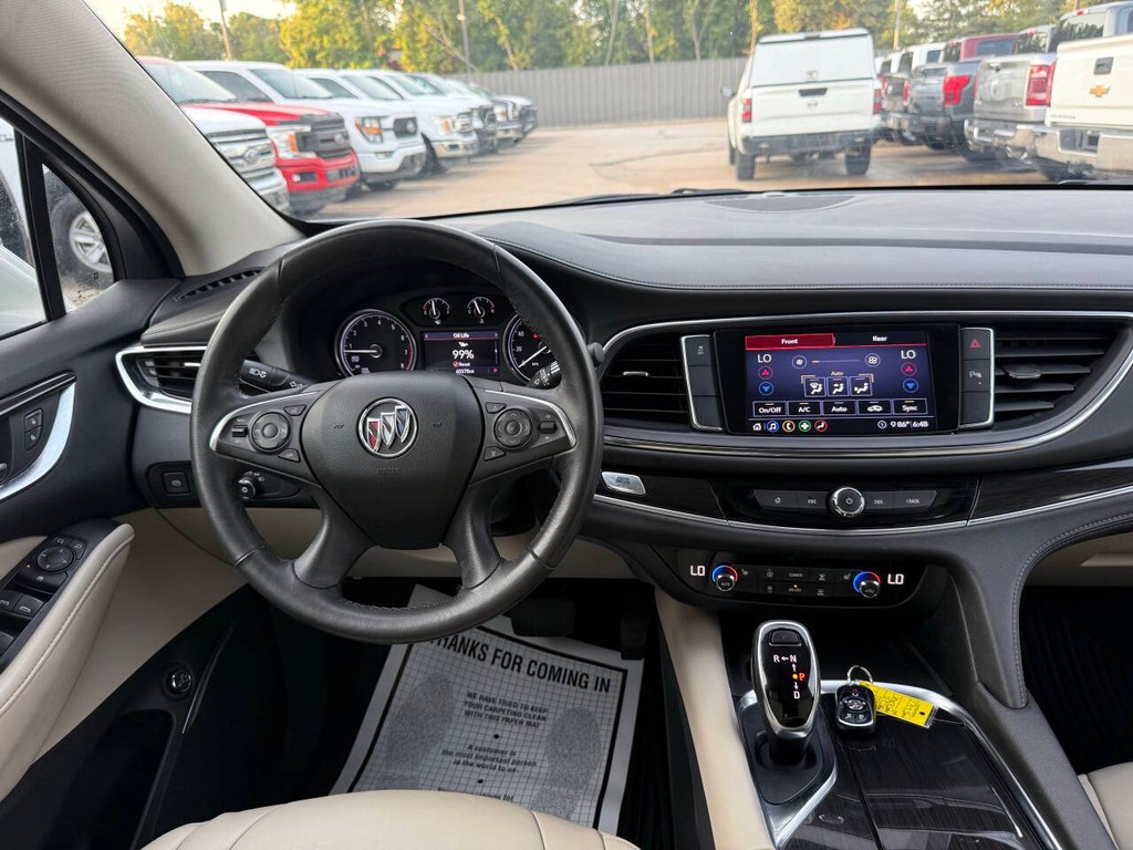 Buick Enclave Vehicle Full-screen Gallery Image 23