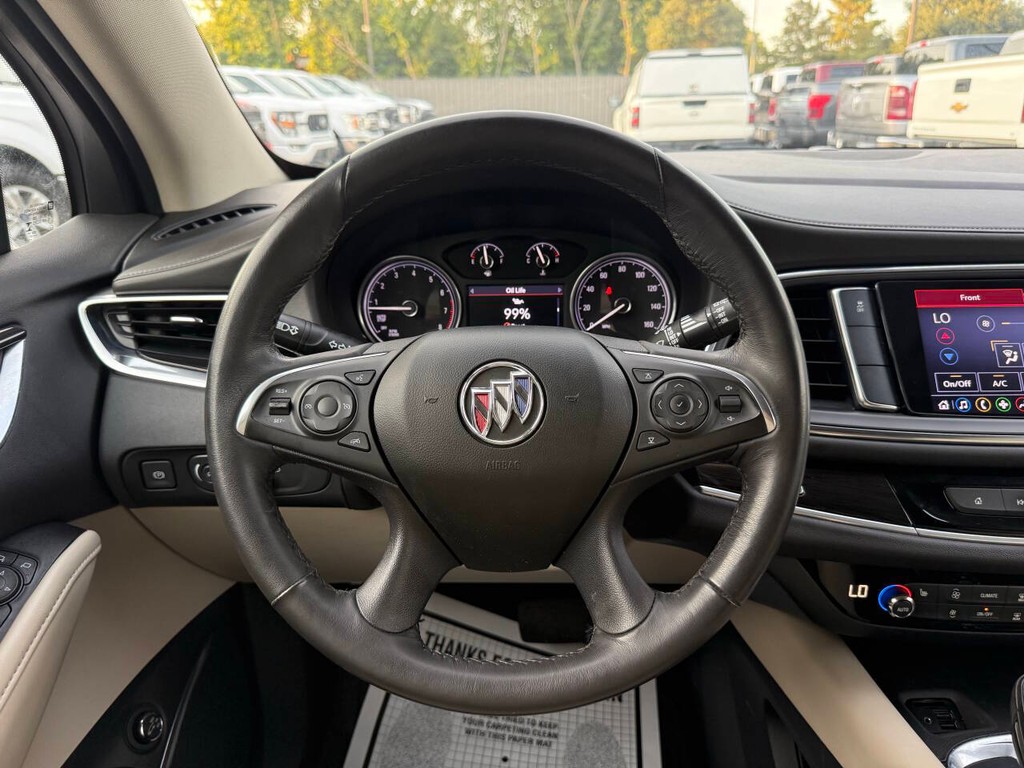 Buick Enclave Vehicle Full-screen Gallery Image 24