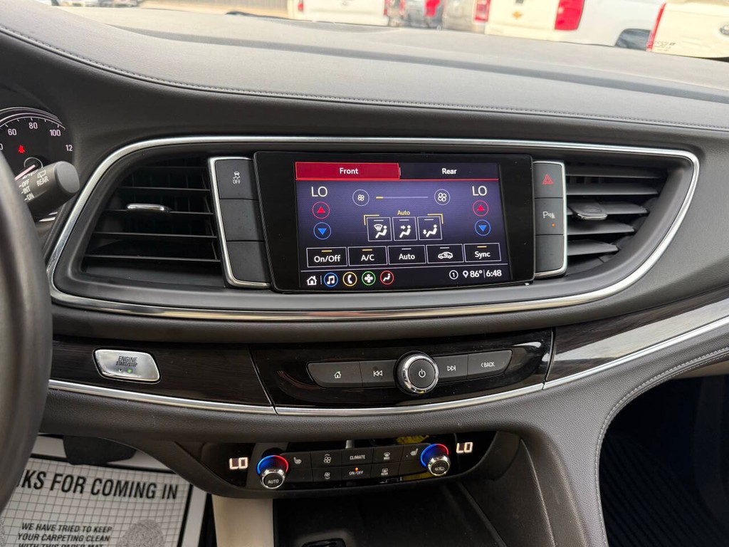 Buick Enclave Vehicle Full-screen Gallery Image 26