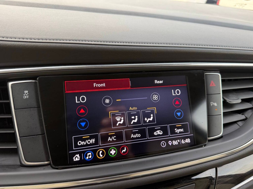 Buick Enclave Vehicle Full-screen Gallery Image 28