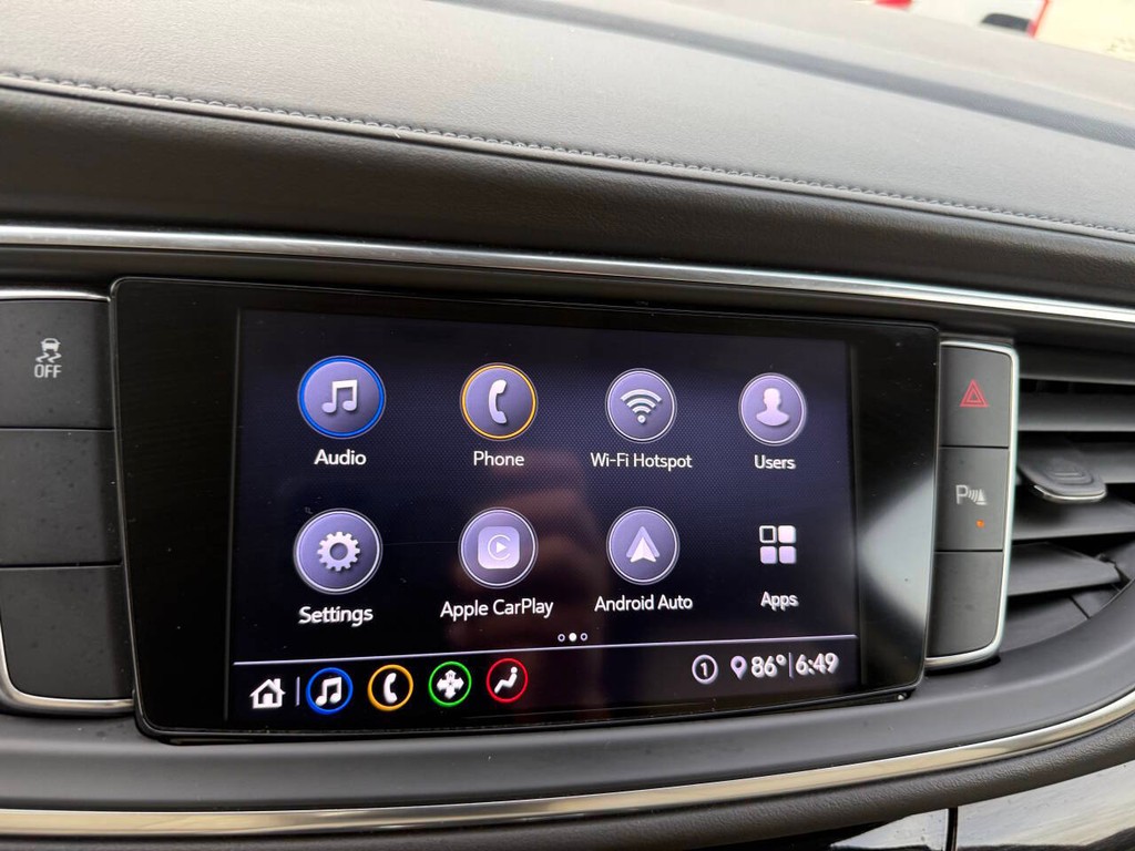 Buick Enclave Vehicle Full-screen Gallery Image 29