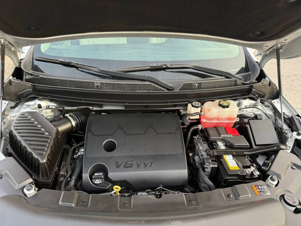 Buick Enclave Vehicle Full-screen Gallery Image 36