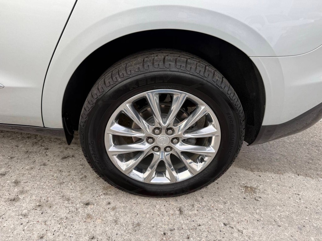 Buick Enclave Vehicle Full-screen Gallery Image 37