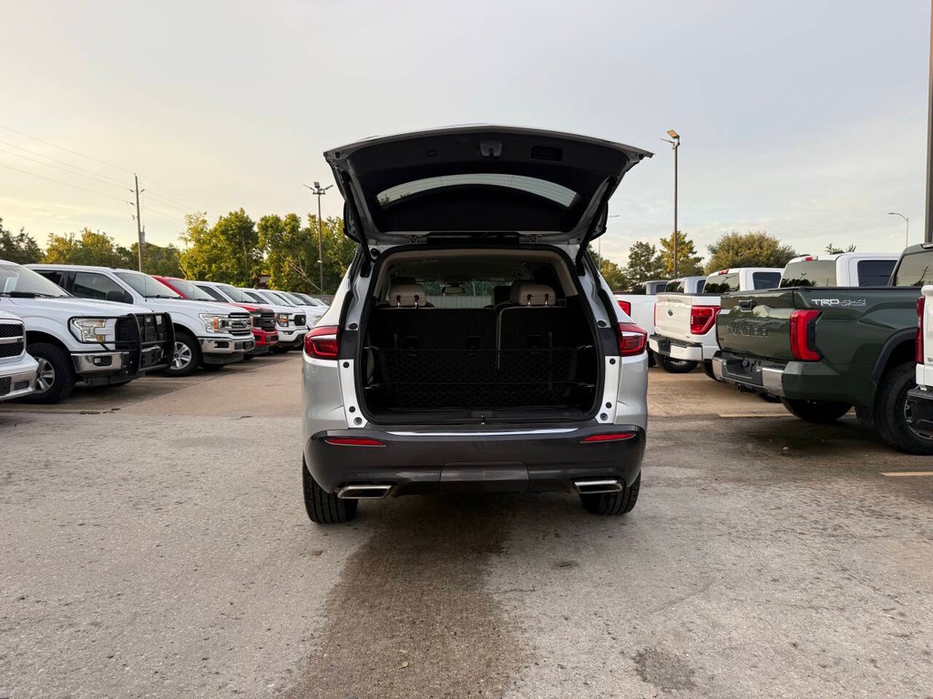 Buick Enclave Vehicle Full-screen Gallery Image 38
