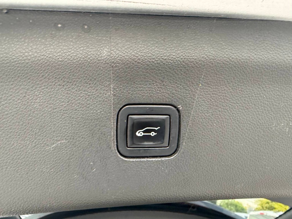 Buick Enclave Vehicle Full-screen Gallery Image 39