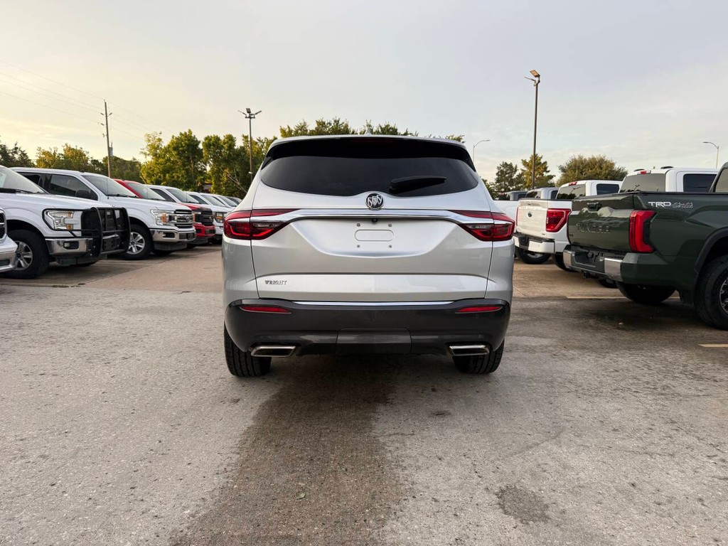 Buick Enclave Vehicle Full-screen Gallery Image 40