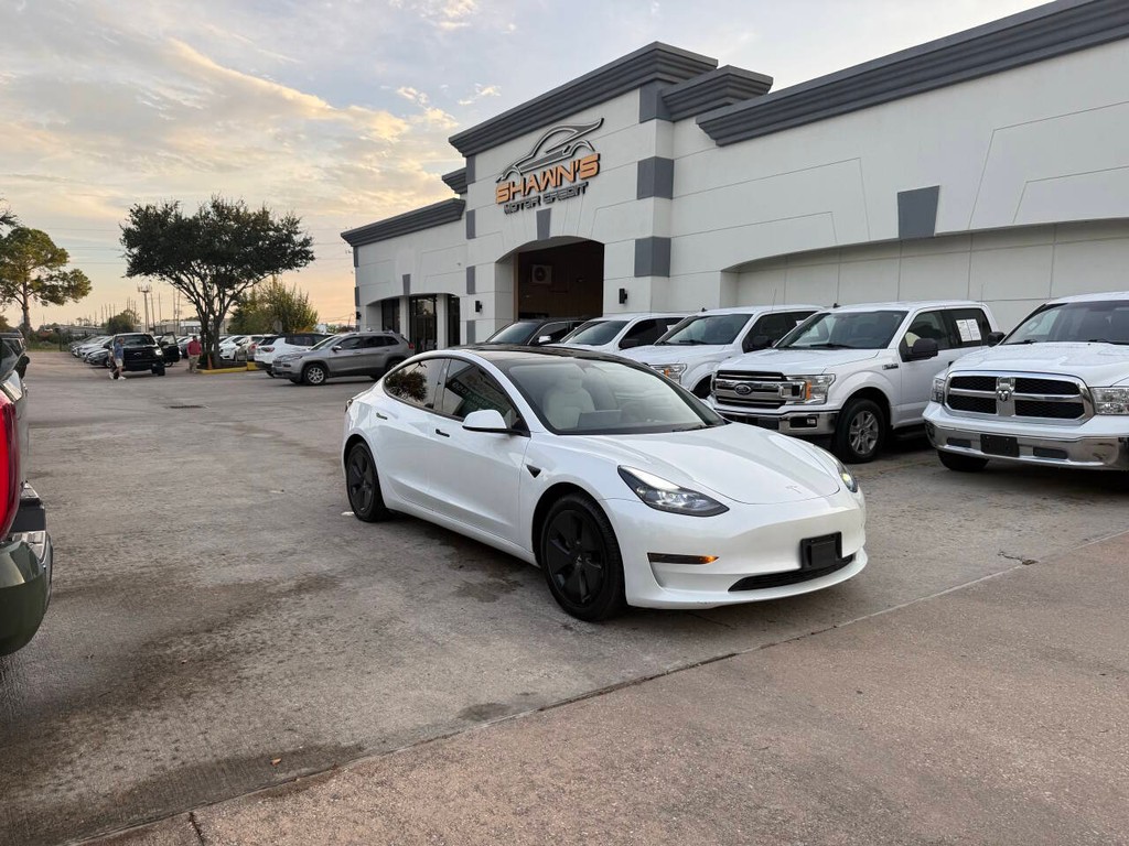 Tesla Model 3 Vehicle Full-screen Gallery Image 02