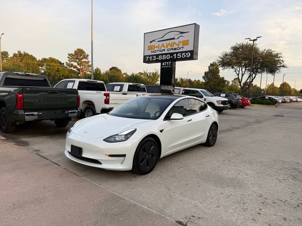 Tesla Model 3 Vehicle Full-screen Gallery Image 03