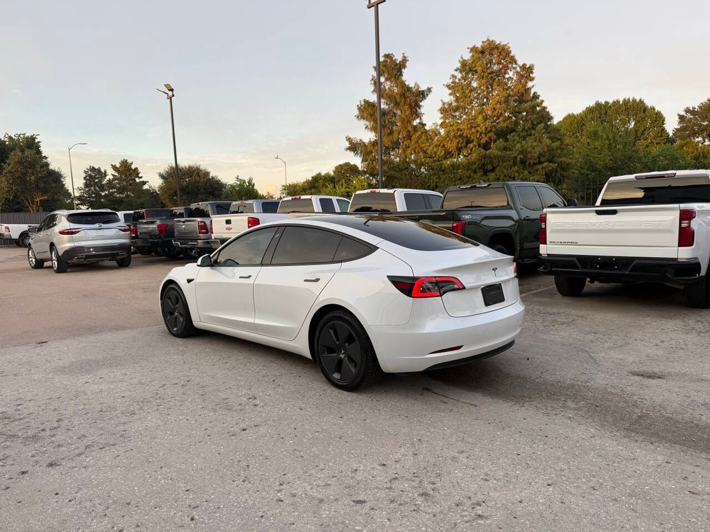 Tesla Model 3 Vehicle Full-screen Gallery Image 04