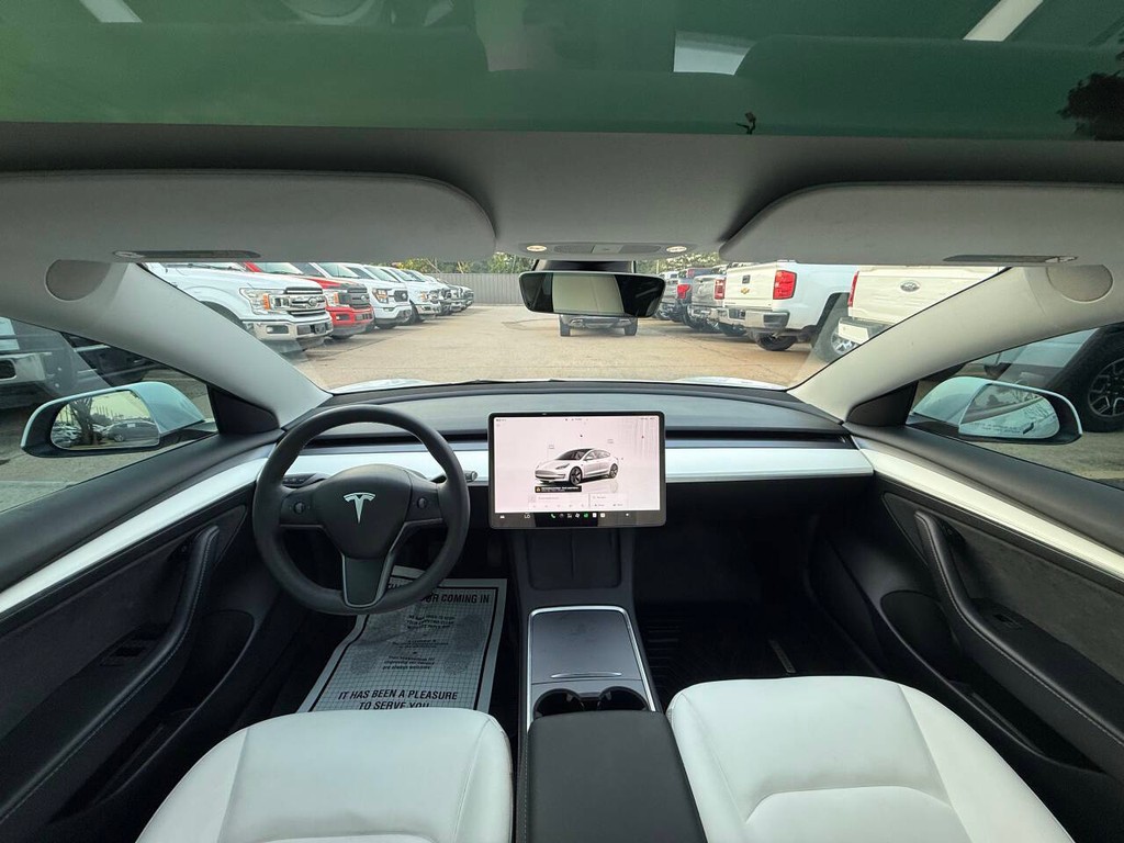 Tesla Model 3 Vehicle Full-screen Gallery Image 18