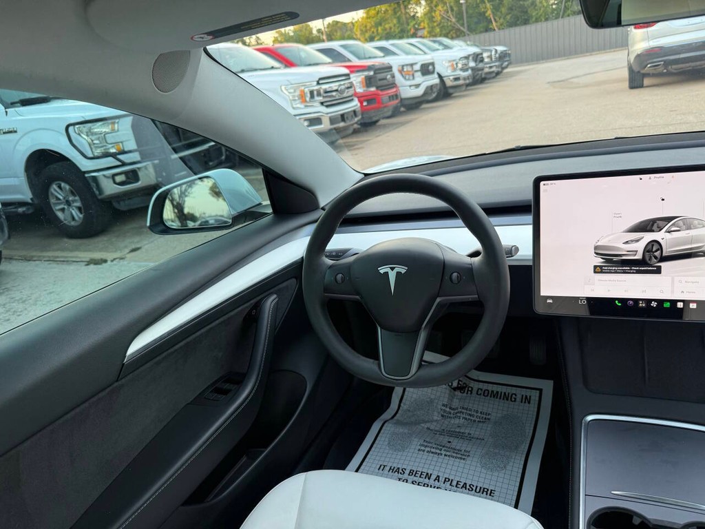 Tesla Model 3 Vehicle Full-screen Gallery Image 19