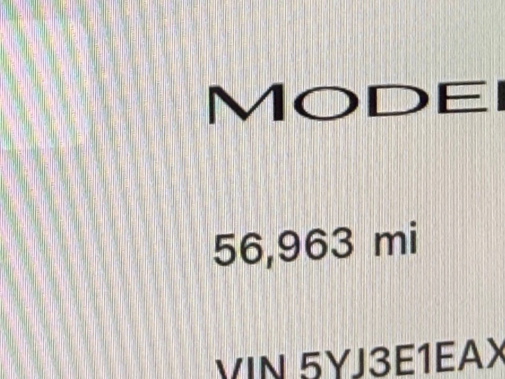 Tesla Model 3 Vehicle Full-screen Gallery Image 31