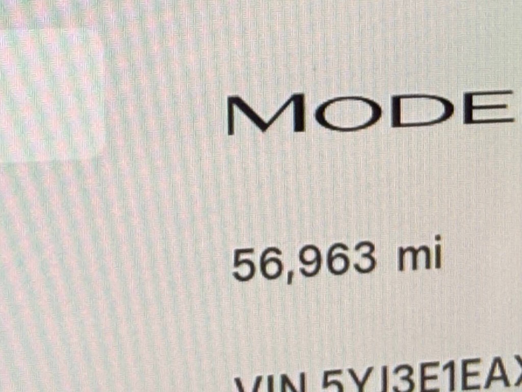 Tesla Model 3 Vehicle Full-screen Gallery Image 32