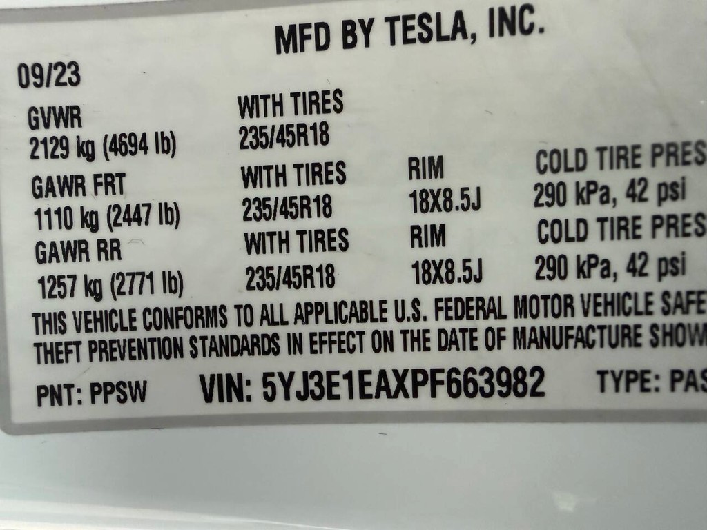 Tesla Model 3 Vehicle Full-screen Gallery Image 34