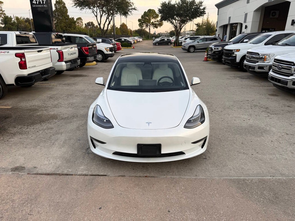 Tesla Model 3 Vehicle Full-screen Gallery Image 39