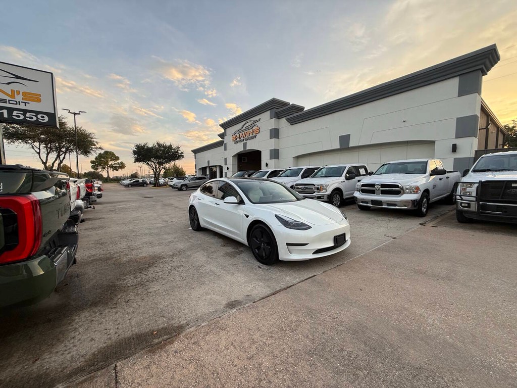 Tesla Model 3 Vehicle Full-screen Gallery Image 43