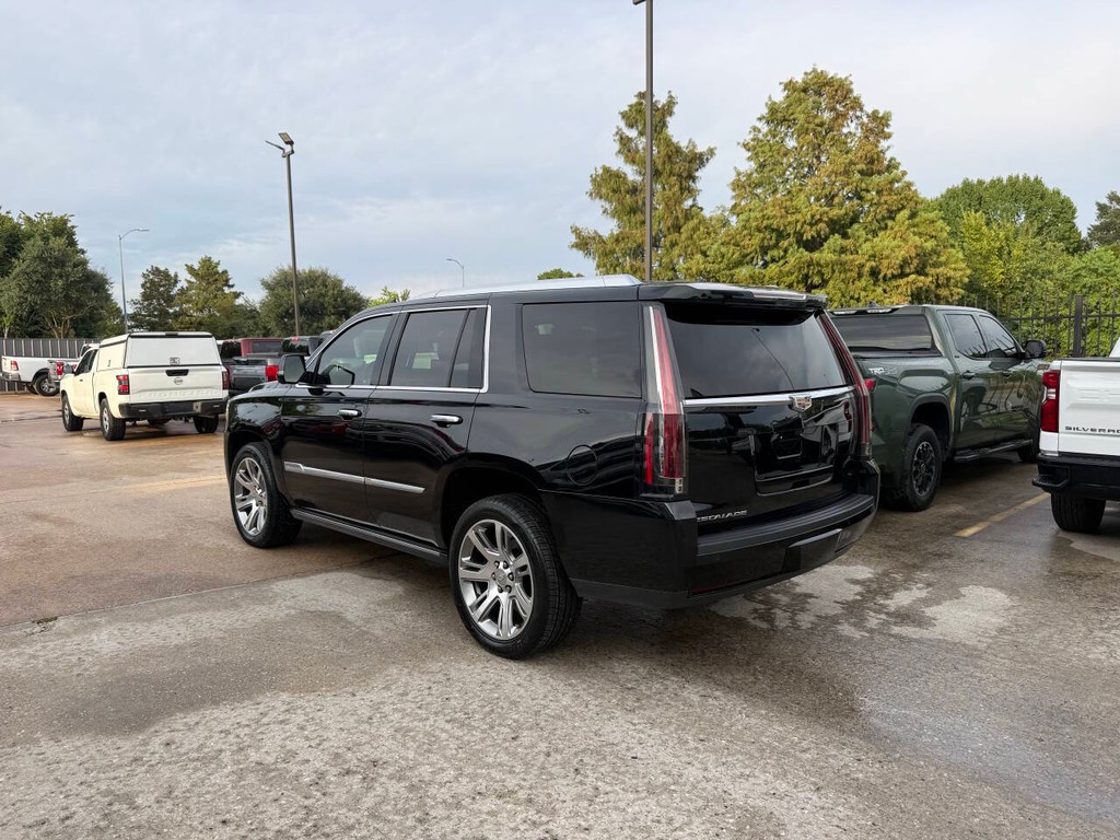 Cadillac Escalade Vehicle Full-screen Gallery Image 04
