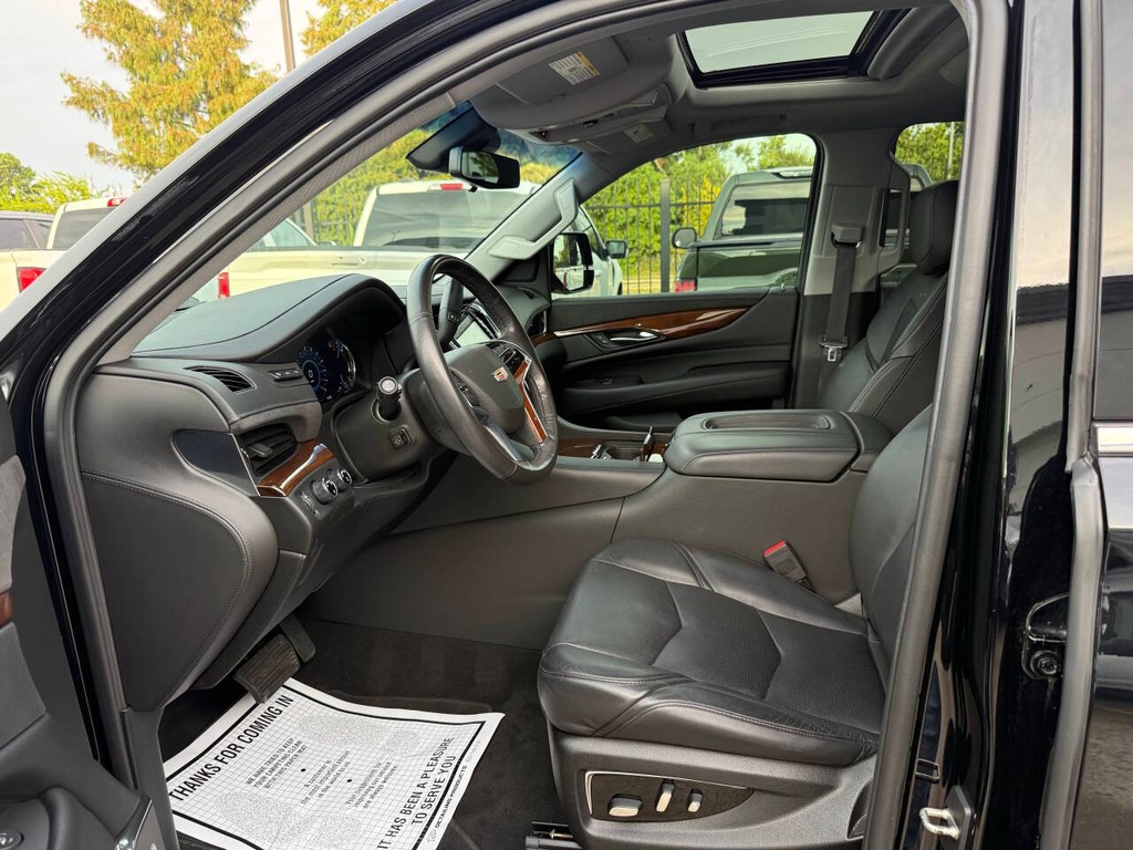 Cadillac Escalade Vehicle Full-screen Gallery Image 07
