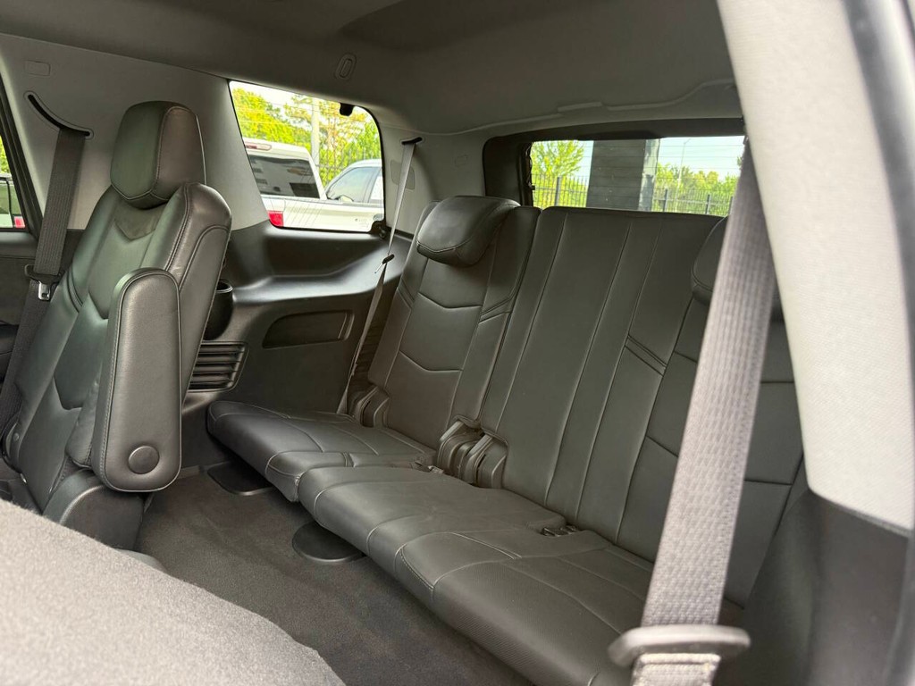 Cadillac Escalade Vehicle Full-screen Gallery Image 14