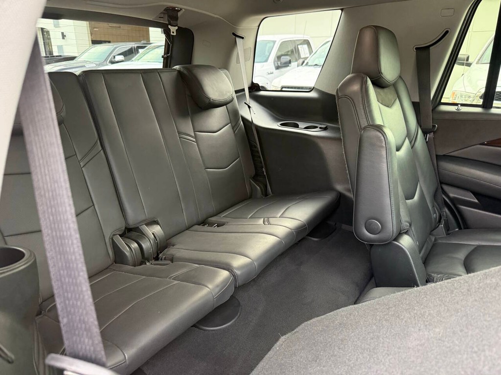 Cadillac Escalade Vehicle Full-screen Gallery Image 16
