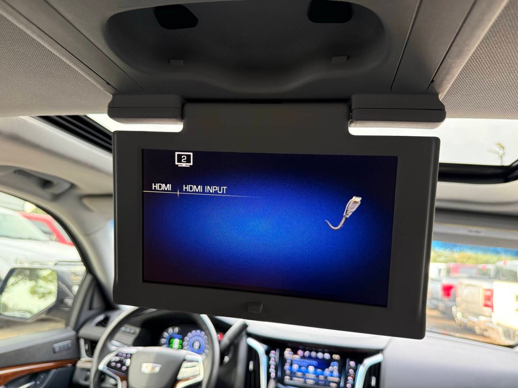 Cadillac Escalade Vehicle Full-screen Gallery Image 19